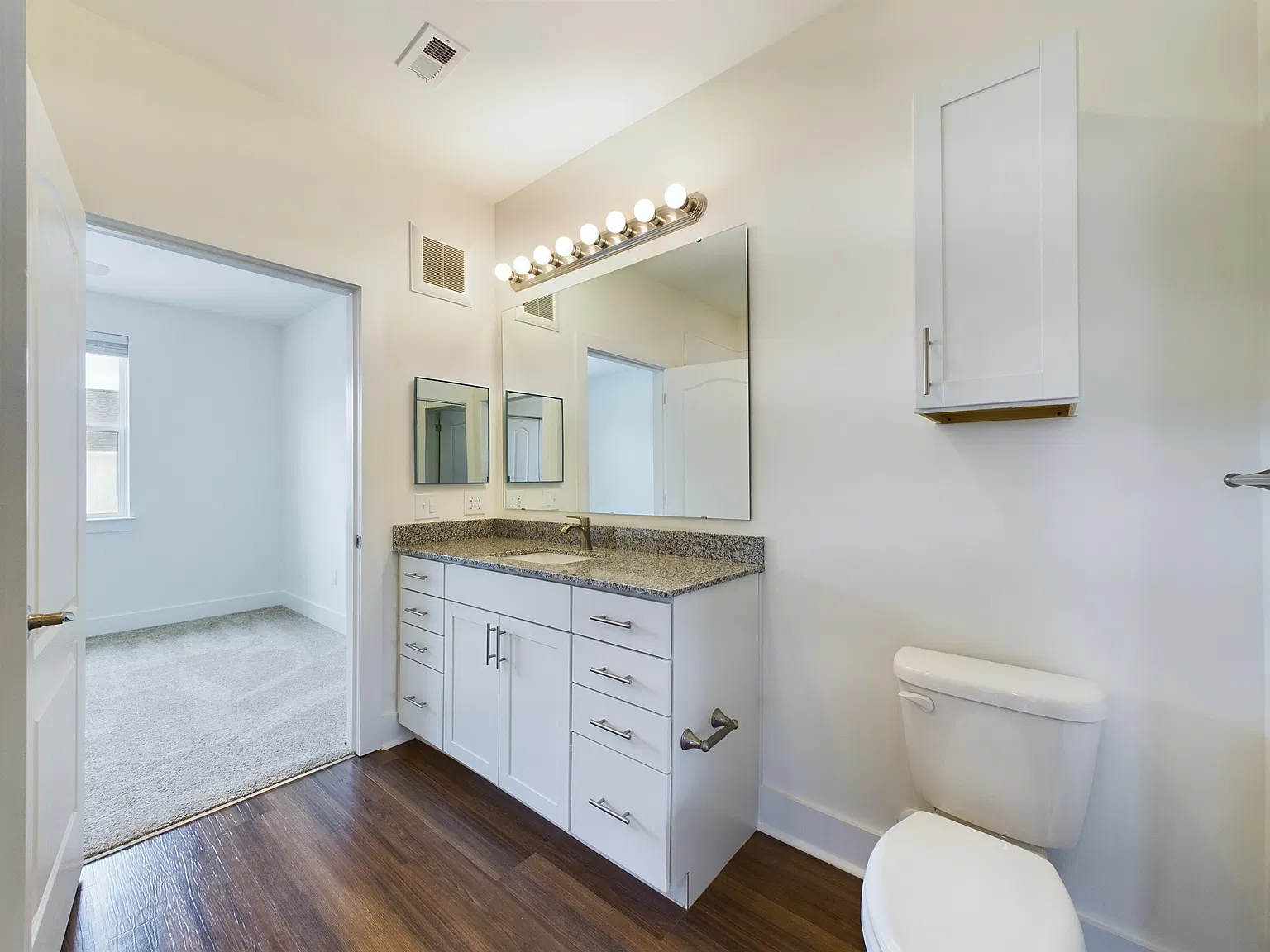 1 bed, 902 sqft, $2,119 — Photo 4