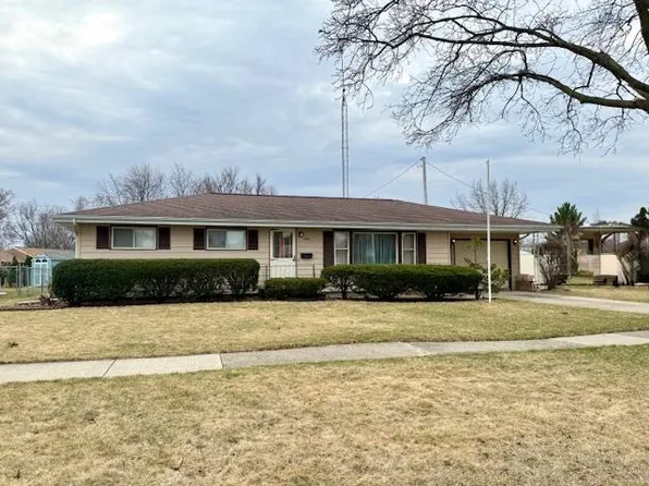 1916 N Hawthorne Park Dr, Janesville, WI 53545
