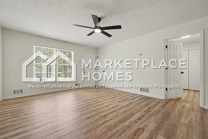 3 bed, 2.0 bath, 1305 sqft, $1,725 — Photo 4