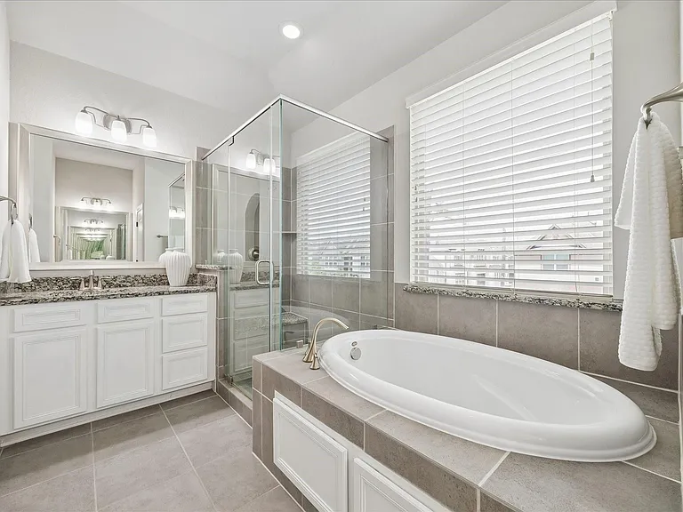 1704 Oak Leaf Pass Dr — Photo 27