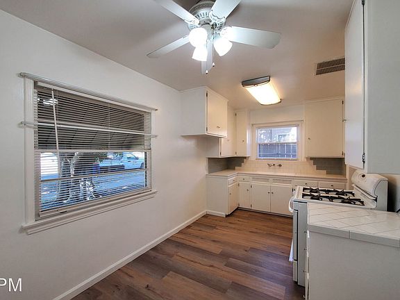 4th image of 2454 N Buena Vista St