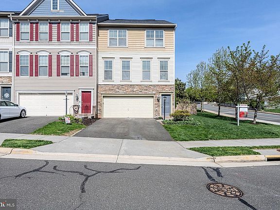 2nd image of 180 Royal Ct