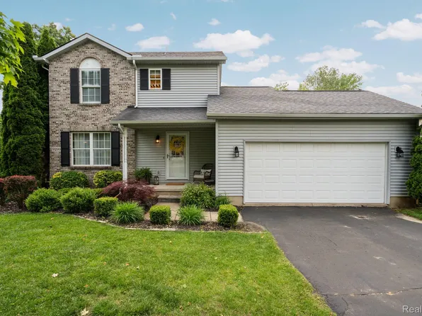 9299 Appleview Ct, Brighton, MI 48116