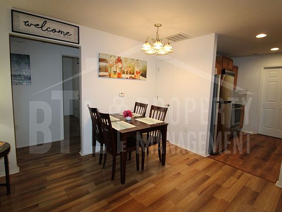 2nd image of 2910 Vineyards Pkwy APT 4