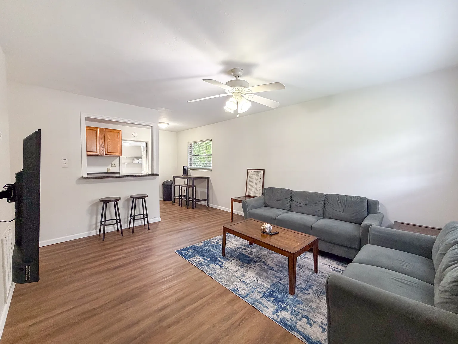 5 bed, 2100 sqft, $3,550 — Photo 2