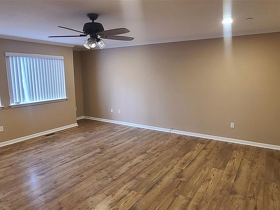 3rd image of 106 Crystal Hill Ln #106