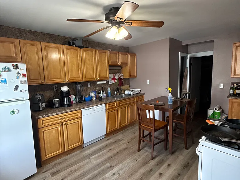 344 E 8th St #3 — Photo 3