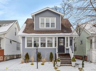 1352 Wayburn St, Grosse Pointe Park, MI 48230