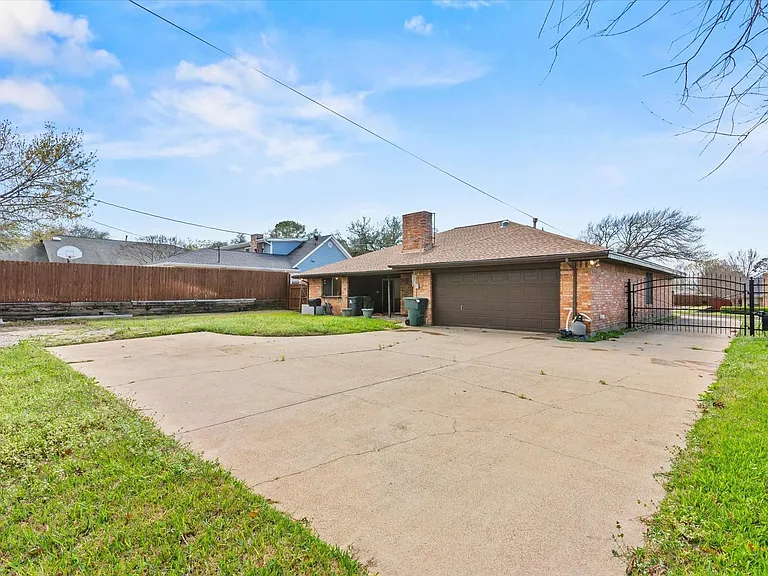 1905 Alamo Dr — Photo 26