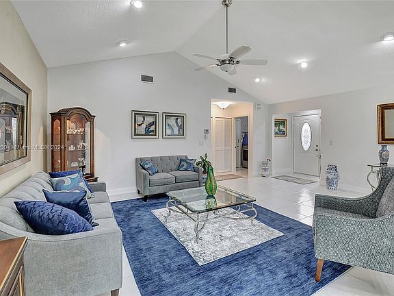 4th image of 5573 Lakeview Mews Dr