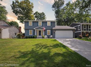 1507 Chanticlair Cir, Wixom, MI