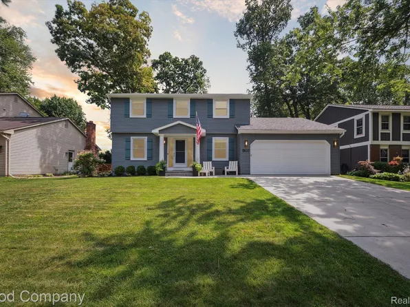 1507 Chanticlair Cir, Wixom, MI 48393