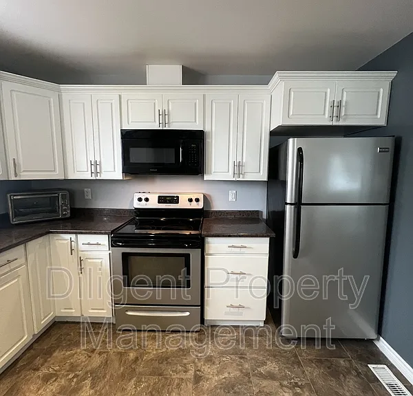 596 Garside Dr — Photo 1