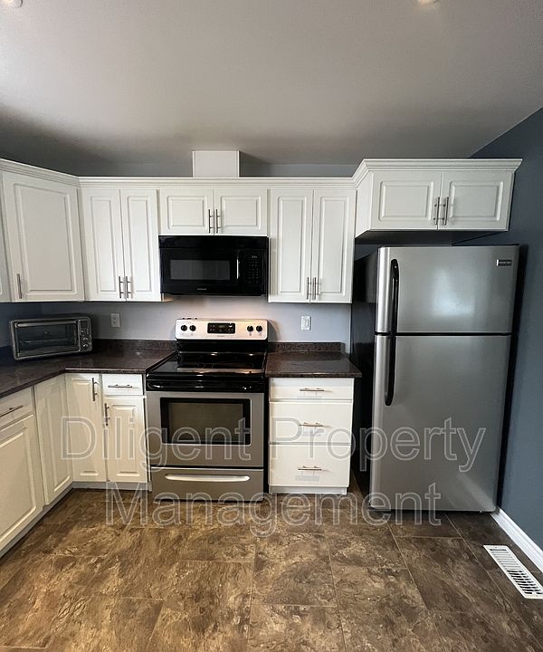 1st image of 596 Garside Dr