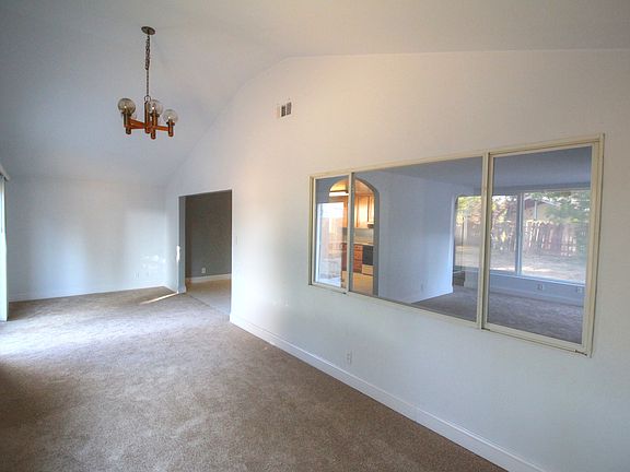 5th image of 1705 Tanglewood Ln