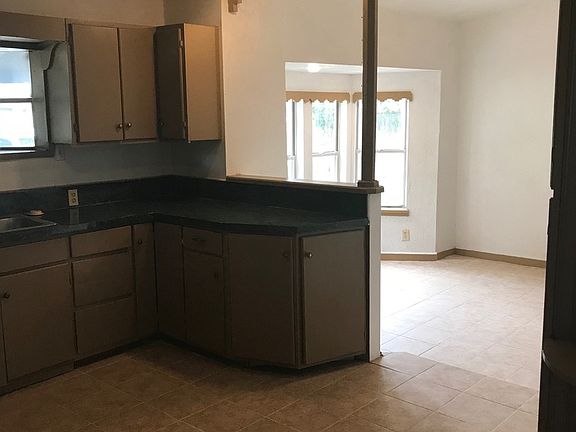 4th image of 617 N Bowie Dr