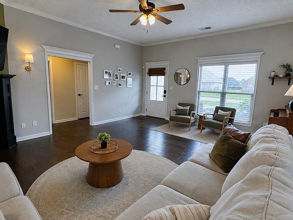 5th image of 421 Strawberry Ridge Dr