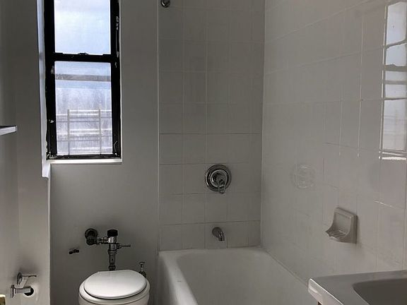 5th image of 3747 61st St APT 6F