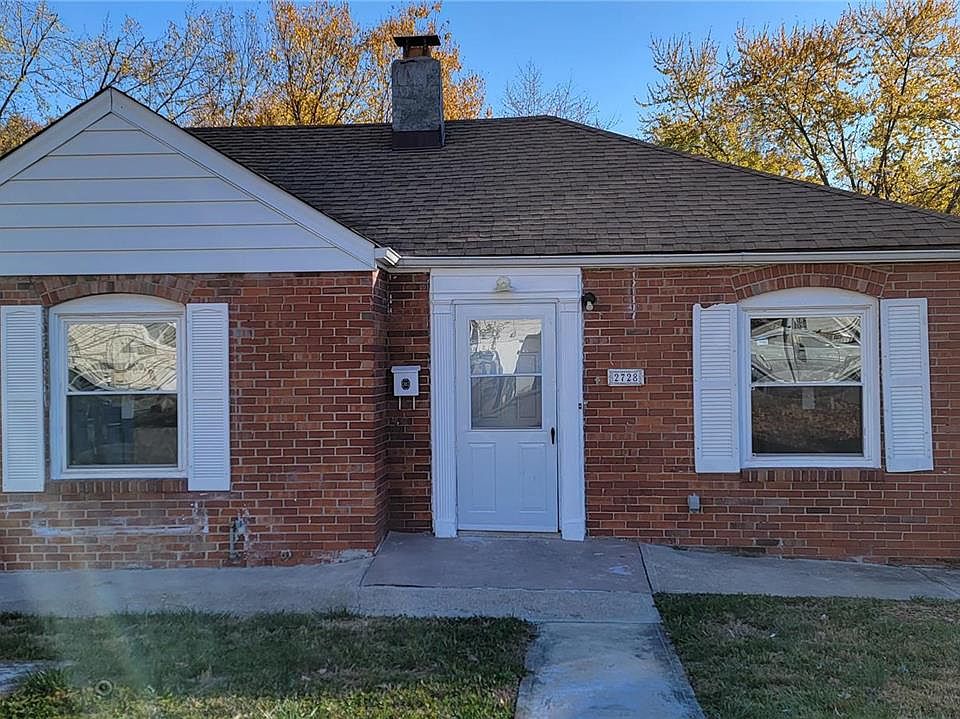 1st image of 2728 Wismer Ave