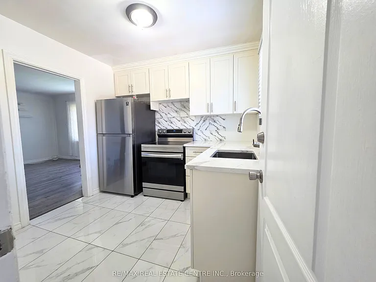 353 E 21st St — Photo 18