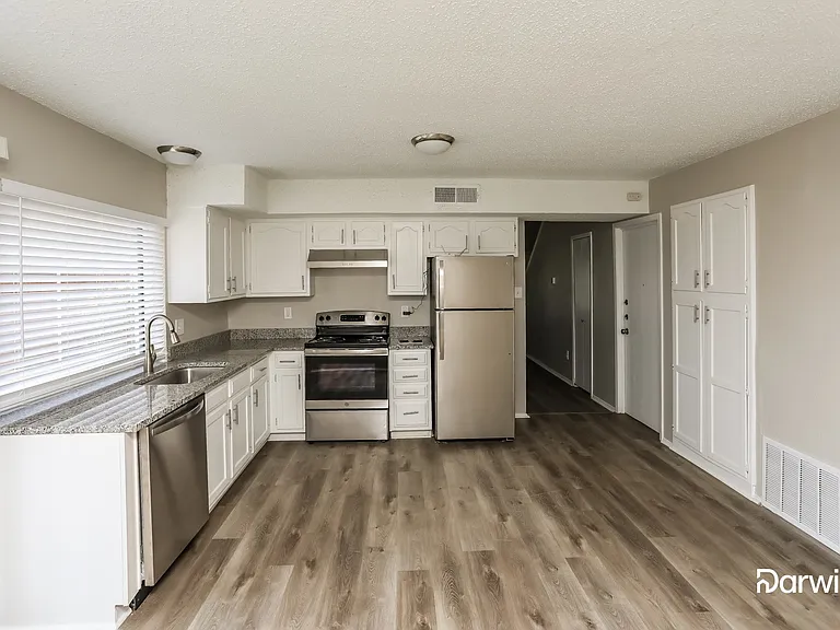 3109 Abbey Ct — Photo 2