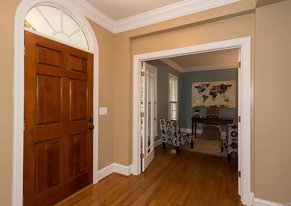 4th image of 131 Windy Knoll Ln