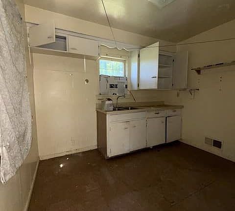 3rd image of 3501 Milbourne Ave