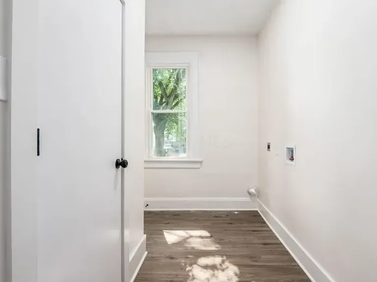 975-977 Miller Ave — Photo 11