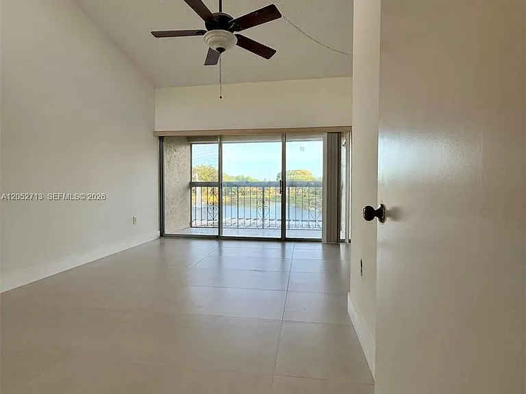 14293 Kendale Lakes Cir #14293 — Photo 24