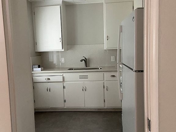 4th image of 1218 Carmel Ct