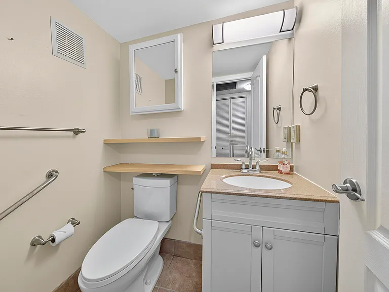 125 Newport Ct #I — Photo 20