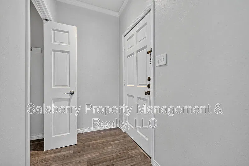 1 bed, 1.0 bath, 912 sqft, $1,550 — Photo 3