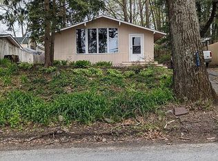 242 Lake Rd, Saylorsburg, PA 18353