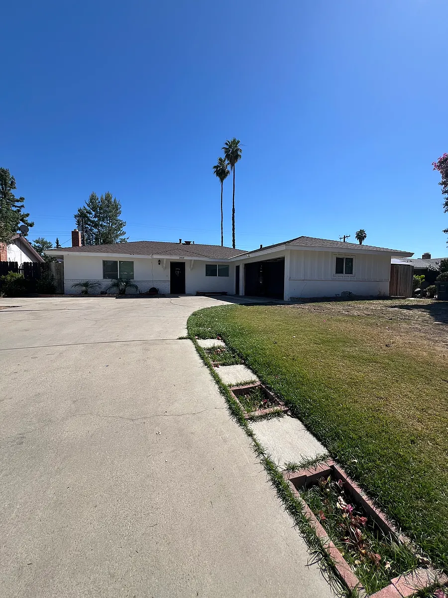 Building Photo - 3917 Granada Ave