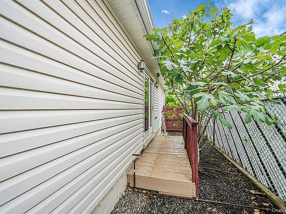5th image of 155 Bathgate St