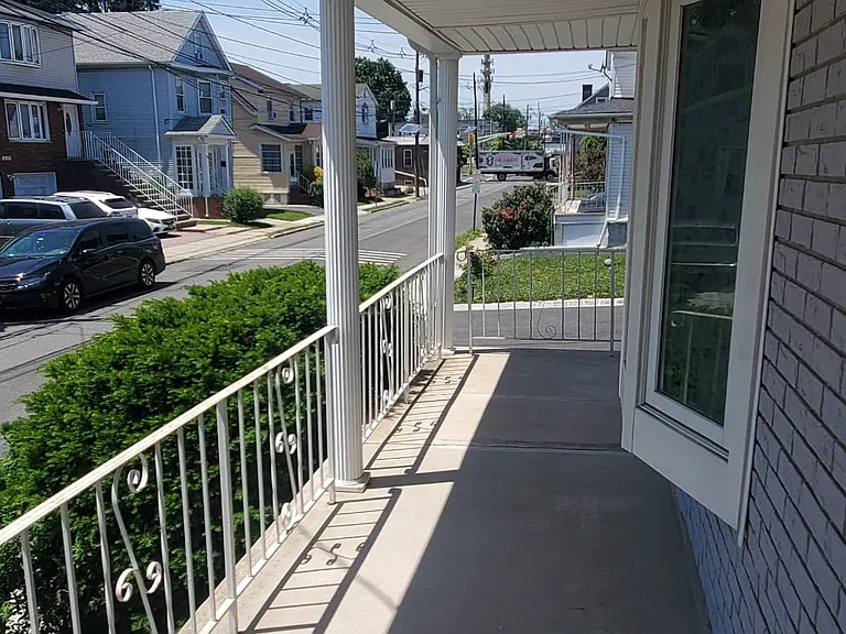 645 Bachelor Ave — Photo 2