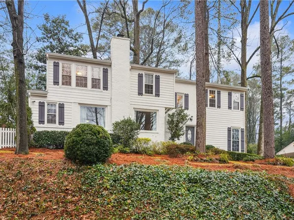 1992 Walthall Dr NW, Atlanta, GA 30318