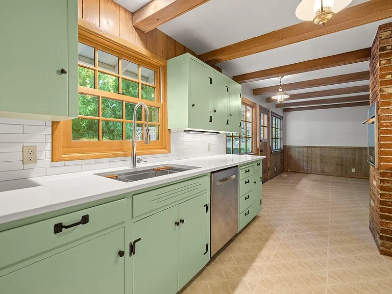 110 Laurel St — Photo 12