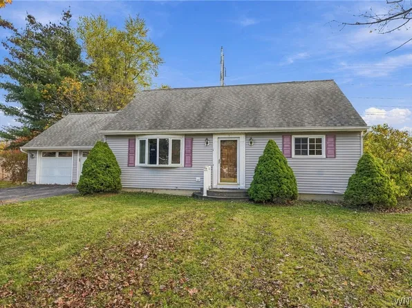 5 Candy Ln, Orchard Park, NY 14127
