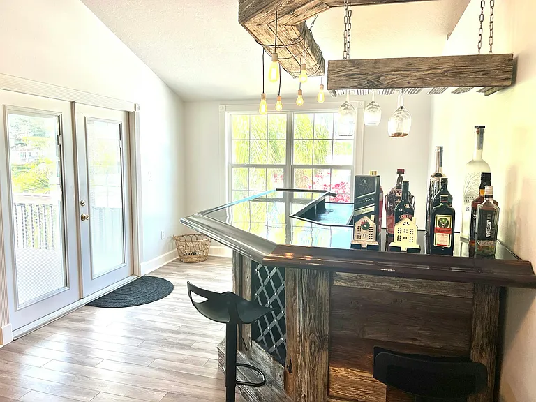 bar area (drinks display only)