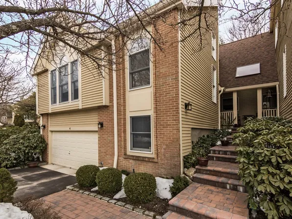 42 Willow Ridge Dr, Smithtown, NY 11787