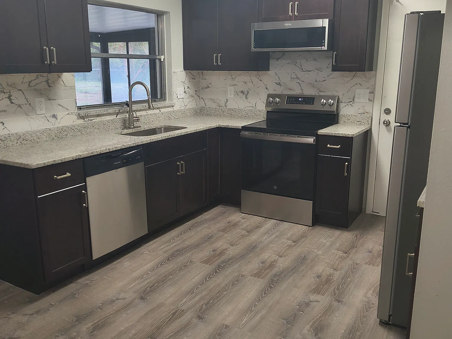 2 bed, 980 sqft, $1,545 — Photo 2
