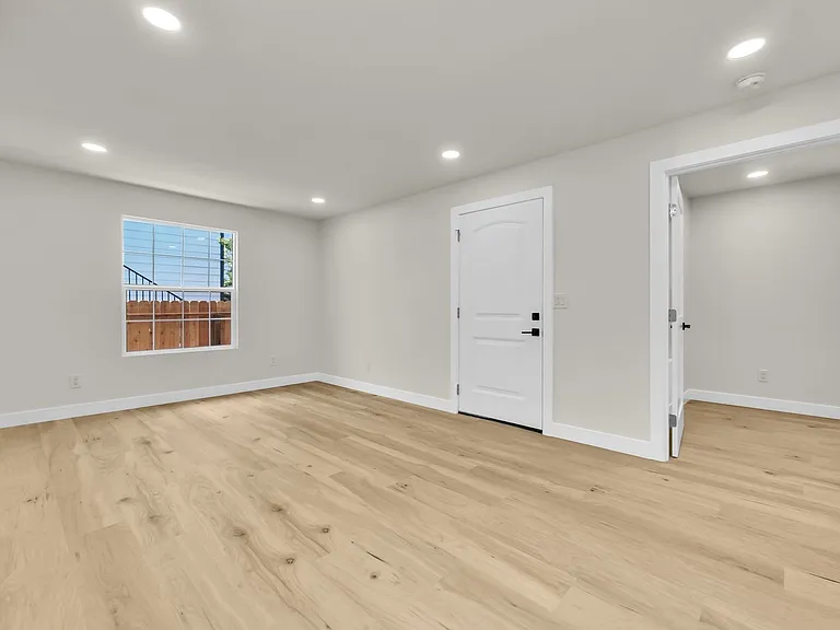 116 N Cornell Ave — Photo 50