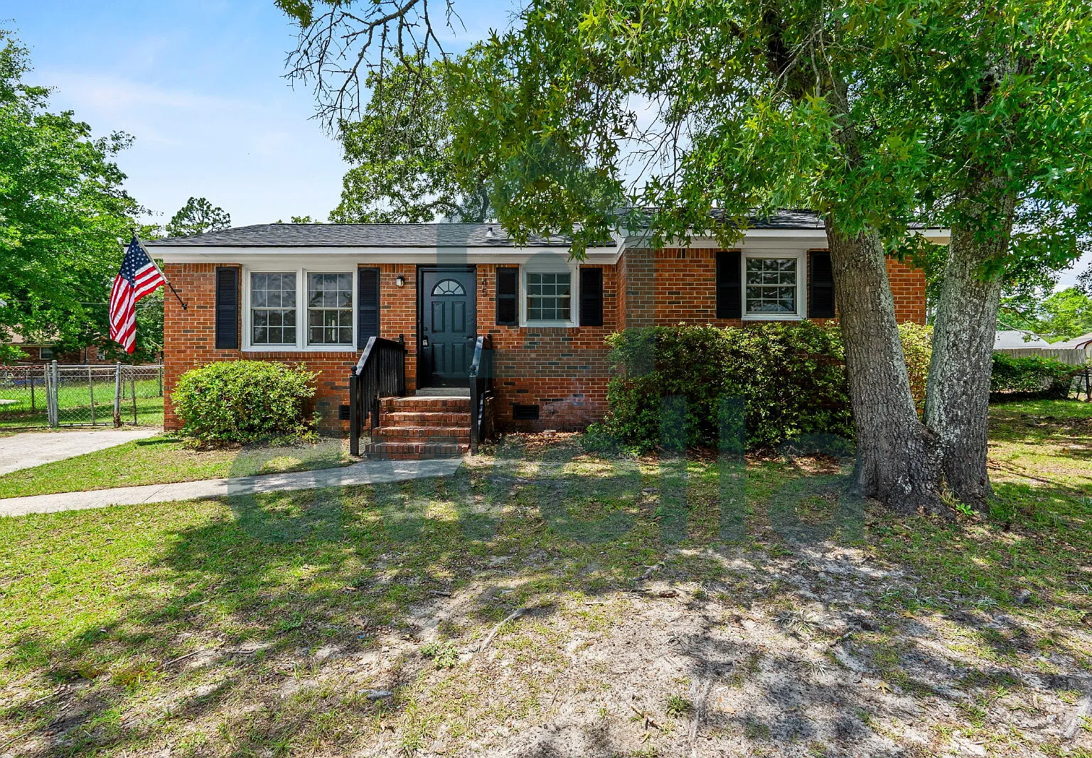 3 bed, 1.0 bath, 1005 sqft, $1,399 — Photo 1