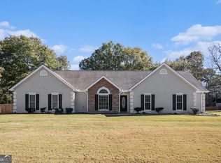 102 Foxdale Dr, Lagrange, GA 30240