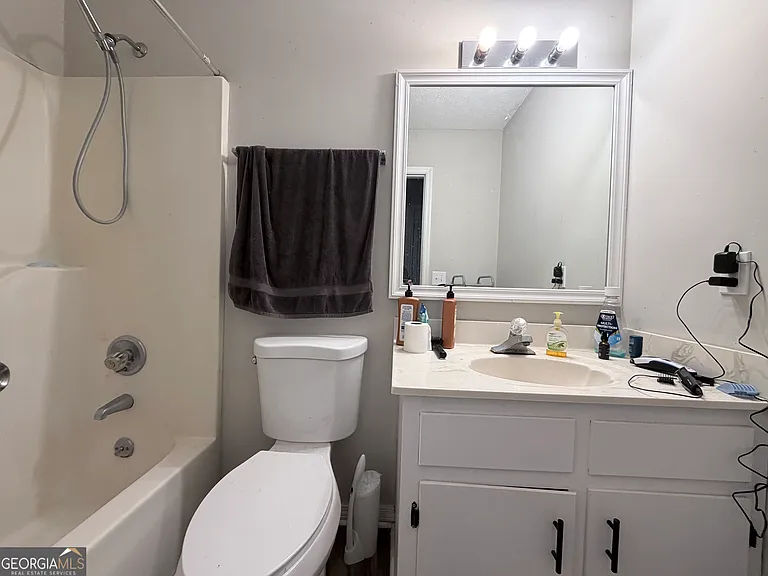212 E Paces Dr — Photo 8
