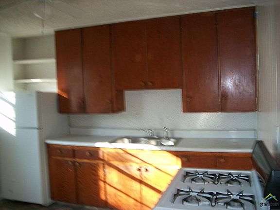 5th image of 802 W Jackson St
