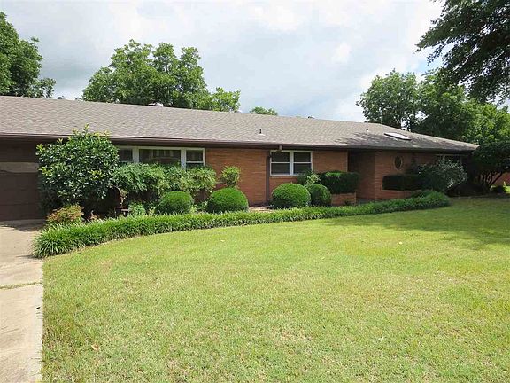 3rd image of 1207 S Meadow Dr