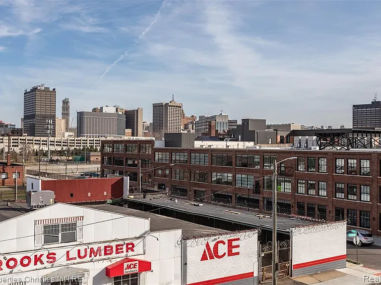 1507 W Fisher — Photo 19