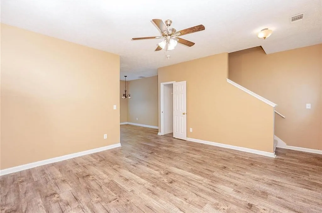 2 bed, 2.0 bath, 1403 sqft, $1,650 — Photo 3